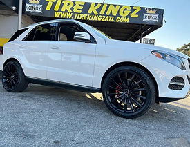 Mercedes-Benz on 22_ Replica wheels